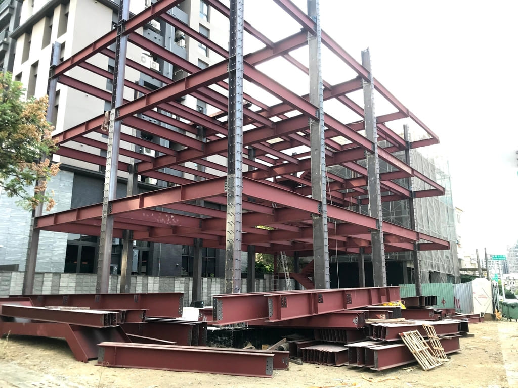 【SRC鋼構廠房】SRC結構就是鋼骨鋼筋混凝土結構，較強的韌性及抗拉能力，住宅隔音、減震、舒適性效果佳。